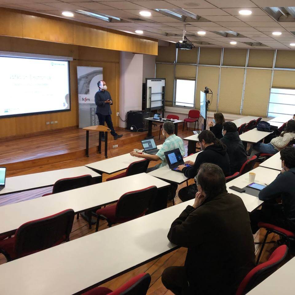 Charla: "Votación electrónica: desafíos, futuro y realidades"